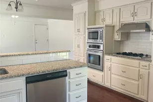 2907 Sweet Briar St, Grapevine, TX 76051 - Photo 5