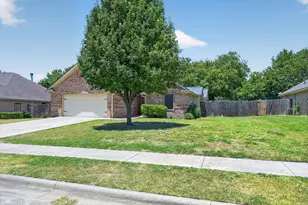 127 North Point Dr, Krum, TX 76249 - Photo 5