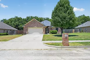 127 North Point Dr, Krum, TX 76249 - Photo 3