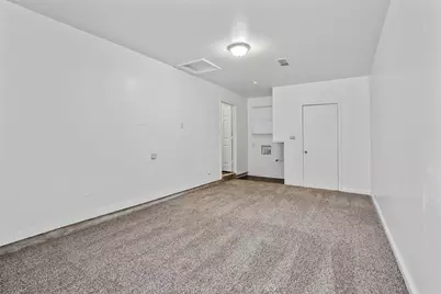 711 N Carroll Boulevard, Denton, TX 76201 - Photo 9