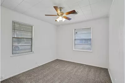 711 N Carroll Boulevard, Denton, TX 76201 - Photo 11