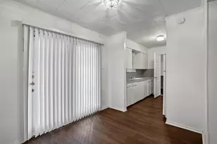 711 N Carroll Blvd, Denton, TX 76201 - Photo 3