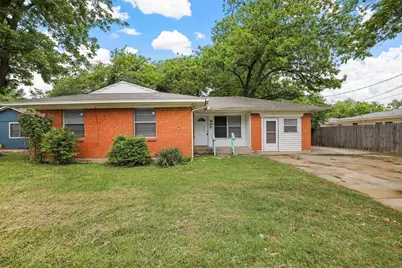 711 N Carroll Boulevard, Denton, TX 76201 - Photo 1