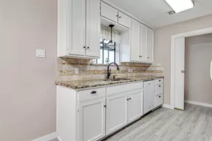 937 Springhill Dr, Burleson, TX 76028 - Photo 7