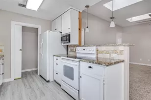937 Springhill Dr, Burleson, TX 76028 - Photo 5