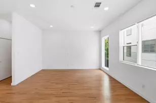 427 W 10th St, Dallas, TX 75208 - Photo 9