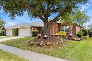 1320 Cattle Crossing Dr, Fort Worth, TX 76131 - Photo 3