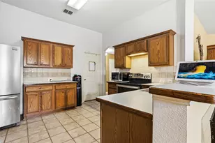 1320 Cattle Crossing Dr, Fort Worth, TX 76131 - Photo 9