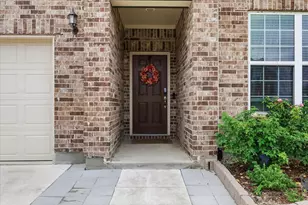 825 Crest Breeze Dr, Fort Worth, TX 76052 - Photo 3