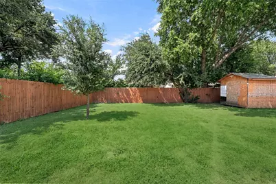 2621 Burning Tree Lane, Irving, TX 75062 - Photo 13