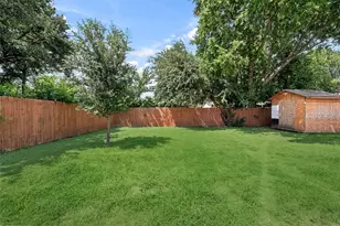 2621 Burning Tree Ln, Irving, TX 75062 - Photo 13