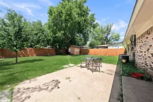 2621 Burning Tree Ln, Irving, TX 75062 - Photo 17