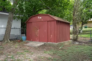 1016 E Franklin St, Hillsboro, TX 76645 - Photo 7