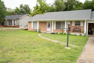 1016 E Franklin St, Hillsboro, TX 76645 - Photo 1