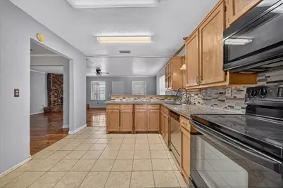210 Nettletree Street, Arlington, TX 76018 - Photo 3