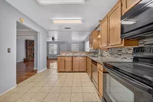 210 Nettletree St, Arlington, TX 76018 - Photo 3