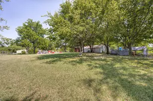 402 Jones St, Tom Bean, TX 75489 - Photo 25