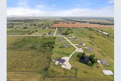 170 Grays Creek Circle, Ennis, TX 75119 - Photo 37