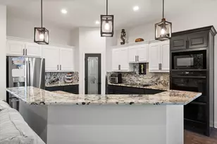 170 Grays Creek Circle, Ennis, TX 75119 - Photo 13