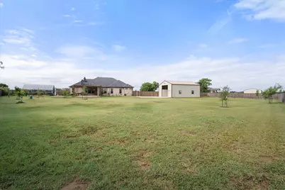 170 Grays Creek Circle, Ennis, TX 75119 - Photo 29