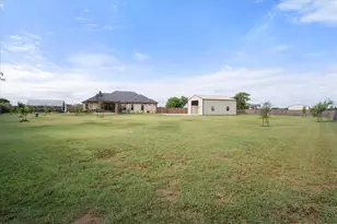 170 Grays Creek Circle, Ennis, TX 75119 - Photo 29