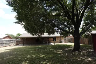 1414 W Torrey St, Granbury, TX 76048 - Photo 21