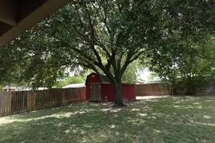 1414 W Torrey St, Granbury, TX 76048 - Photo 25