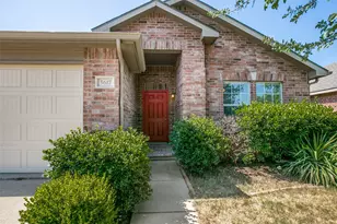 5617 Talons Crest Cir, Fort Worth, TX 76179 - Photo 3