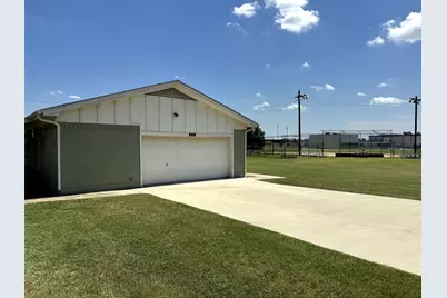 321 E Lake Street, Krum, TX 76249 - Photo 3