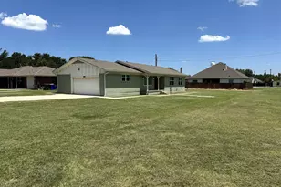 321 E Lake St, Krum, TX 76249 - Photo 5
