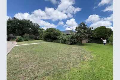 2730 Cladius Drive, Grand Prairie, TX 75052 - Photo 17