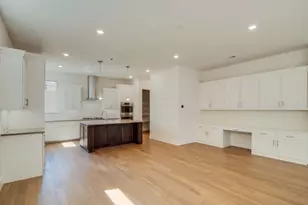 8221 Folcroft Ln, Dallas, TX 75231 - Photo 17