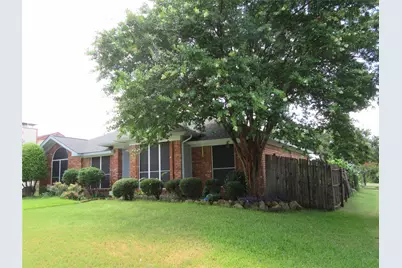812 Red Oak Drive, Lewisville, TX 75067 - Photo 3