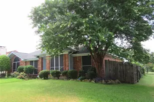 812 Red Oak Dr, Lewisville, TX 75067 - Photo 3