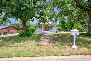 217 E 1st St, Weatherford, TX 76086 - Photo 5