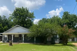 106 NW 2nd St, Bogata, TX 75417 - Photo 1