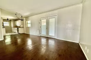 202 Juniper St, Mansfield, TX 76063 - Photo 3