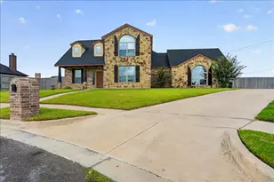 1626 Hawthorne St, Cleburne, TX 76033 - Photo 3