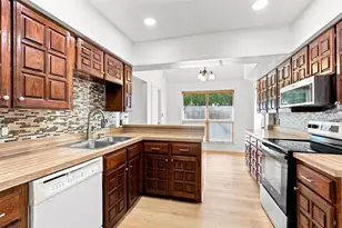 8782 Marilyn Dr, Frisco, TX 75033 - Photo 9