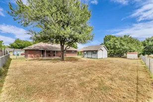 1013 S Madison St, McGregor, TX 76657 - Photo 23