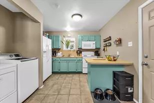 1013 S Madison St, McGregor, TX 76657 - Photo 9
