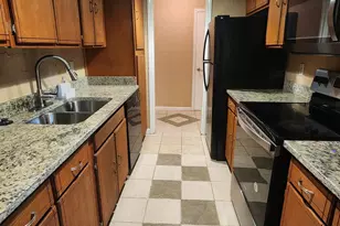 558 E Avenue J, Grand Prairie, TX 75050 - Photo 11
