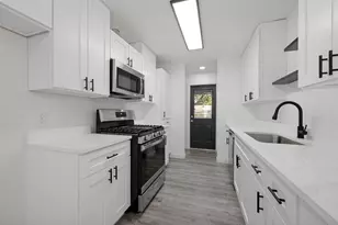 209 W 12th St, Irving, TX 75060 - Photo 5