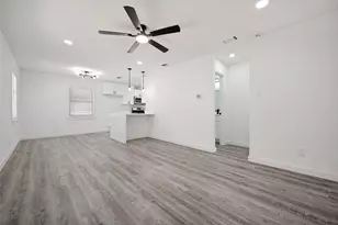 209 W 12th St, Irving, TX 75060 - Photo 3