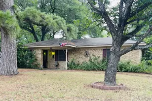 1420 Sycamore Ave, Corsicana, TX 75110 - Photo 1