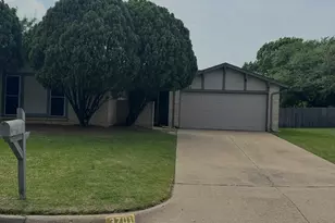 3701 South Ct, Fort Worth, TX 76133 - Photo 1