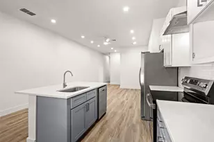 808 W 10th St, Dallas, TX 75208 - Photo 11