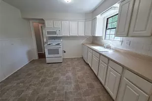 1309 Shady Ln, Garland, TX 75042 - Photo 9