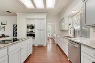 7713 Pine St, Irving, TX 75063 - Photo 9