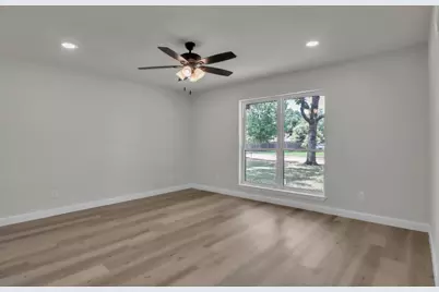 729 Surrey Circle, Grand Prairie, TX 75050 - Photo 13